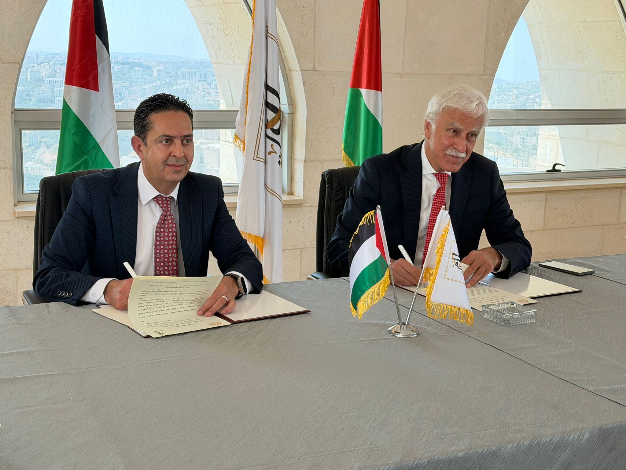 جانب من توقيع الاتفاقية